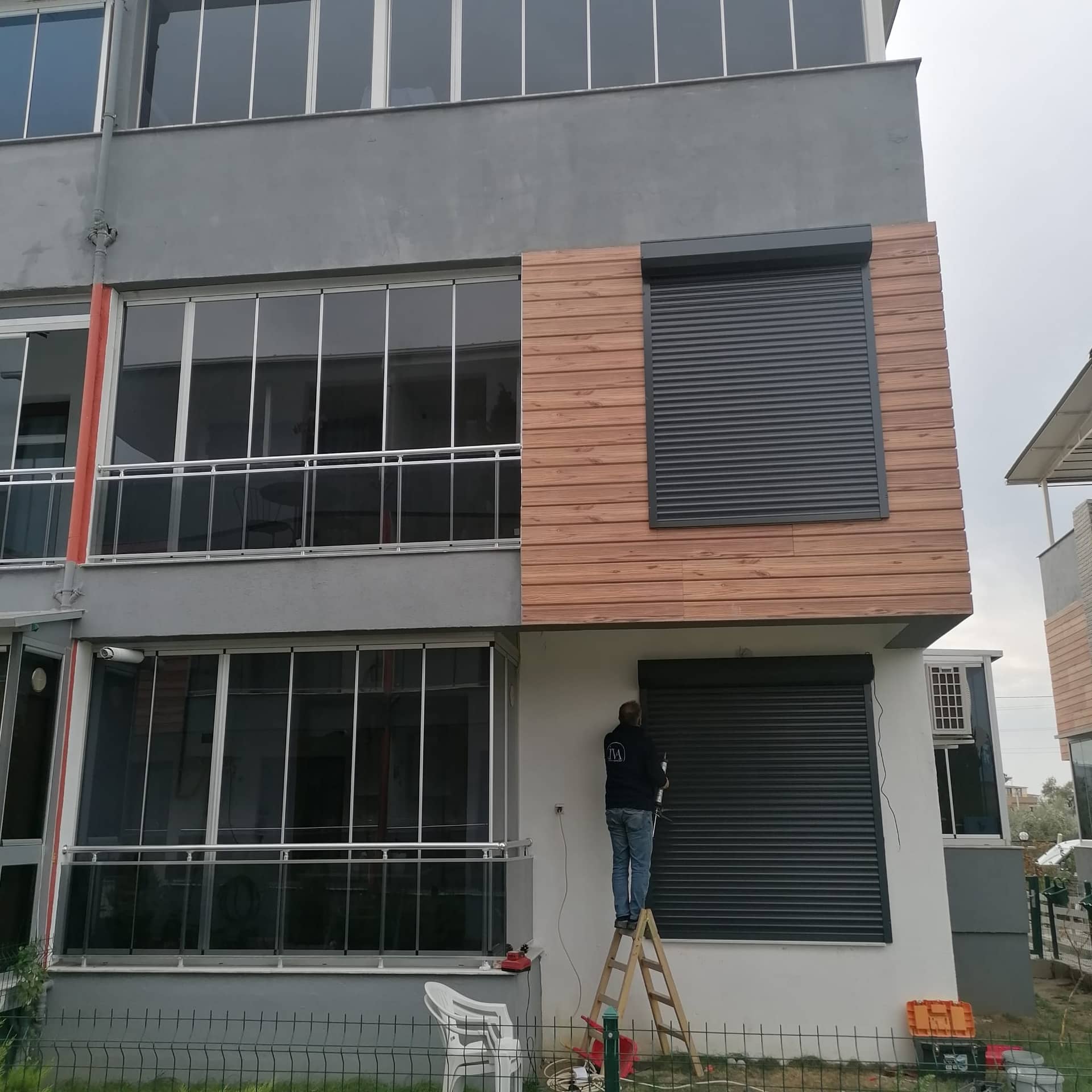 Foça Panjur, Cam Balkon ve Cephe
 - İzmir Bornova Panjur projesi | Günsan Alüminyum