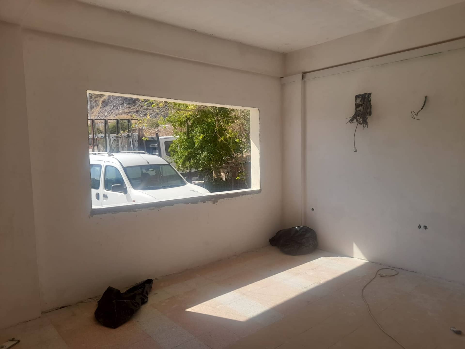 Bornova yeni bina — PVC pencere montajı öncesi boş açıklık (1)