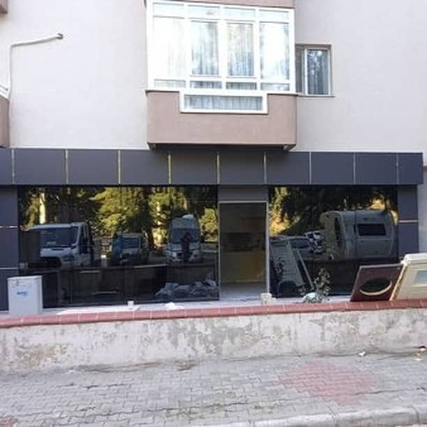 Bayraklı Dükkan Cephe Sistemi
Bayraklı Dükkan Cephe Sistemi
- İzmir Bornova Alüminyum Doğrama projesi | Günsan Alüminyum