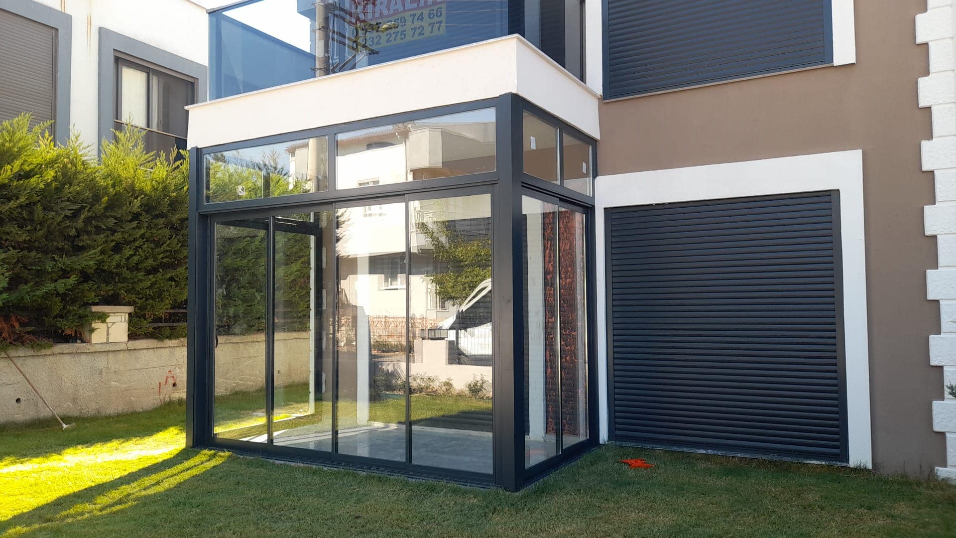 Güzelbahçe Kış Bahçesi ve Sürme Cam Balkon Uygulaması Güzelbahçe Kış Bahçesi ve Sürme Cam Balkon Uygulaması - İzmir Bornova profesyonel montaj | Günsan Alüminyum